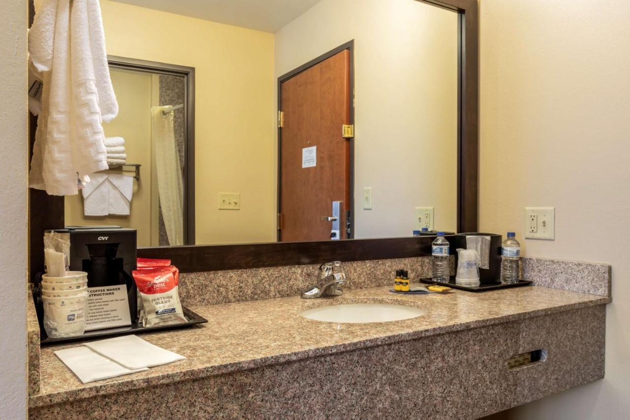 Best Western Plus Red River Inn Clarendon Exterior photo