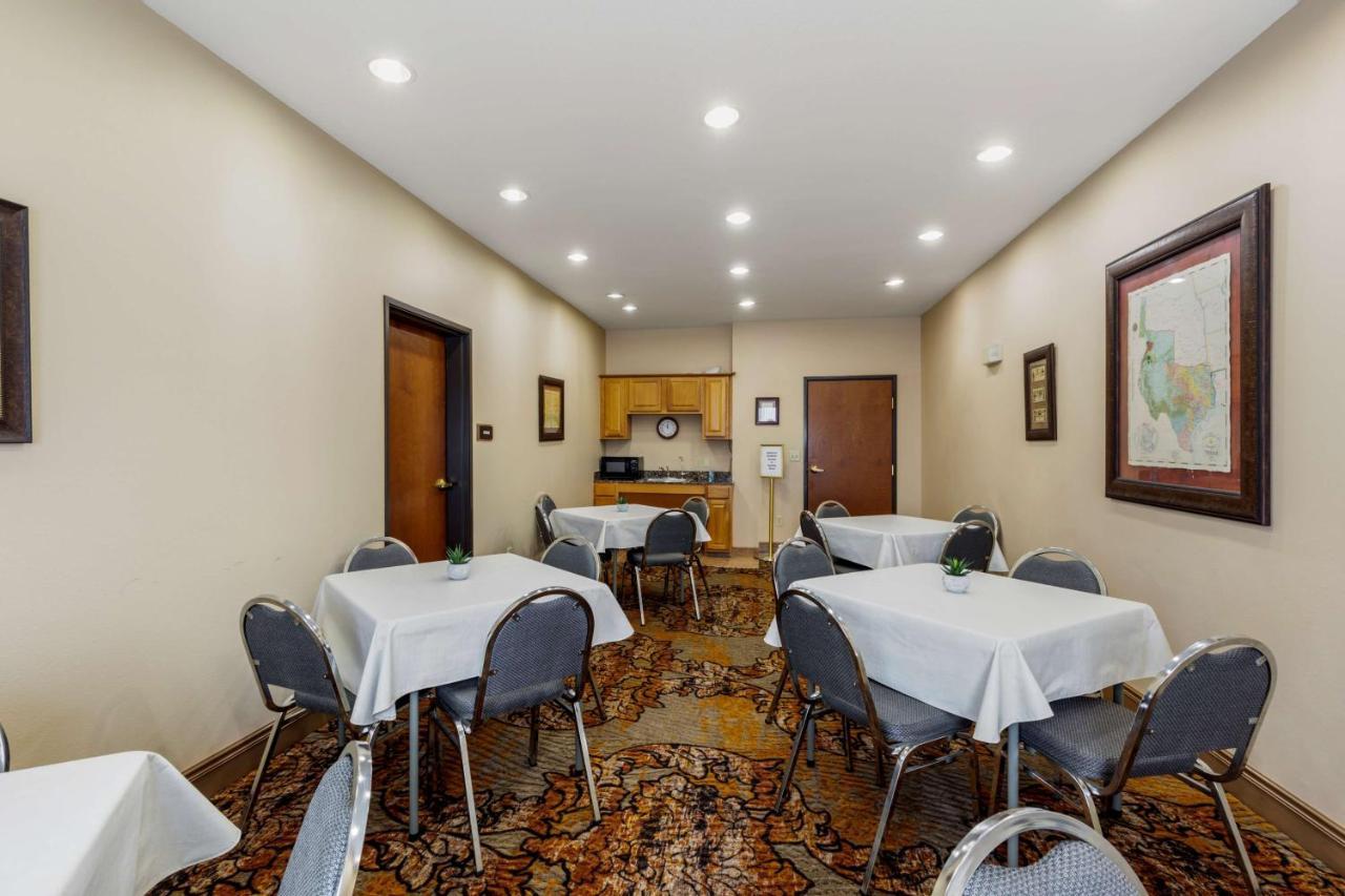 Best Western Plus Red River Inn Clarendon Exterior photo