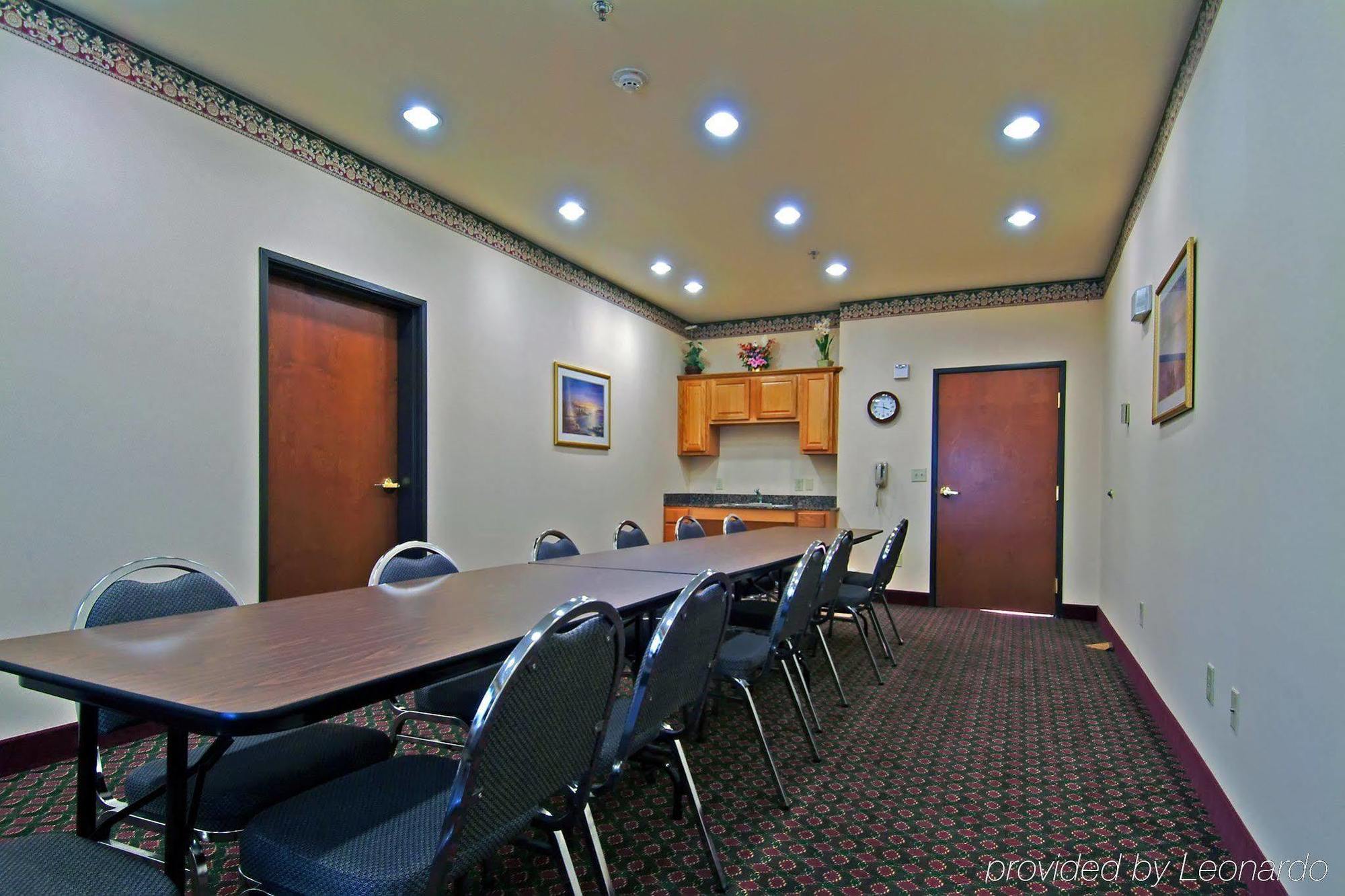 Best Western Plus Red River Inn Clarendon Facilities photo